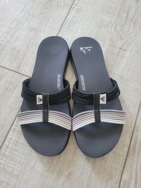 Adidas Supercloud Plus slides Size 5